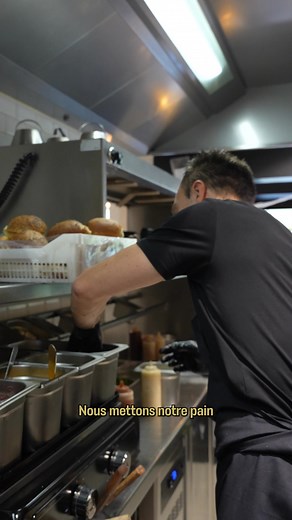 59K views · 550 reactions | ️ Cap sur les saveurs exotiques avec notre Burger Cajun Un mélange relevé et gourmand qui va faire voyager vos papilles ✨  Bœuf haché frais 肋 Lard grillé  Champignons de Paris 燎 Emmental fondant 暈 Oignons frits croustillants 北 Sauce cajun maison : Cumin, thym et poivre rose.. Un burger généreux et bien relevé, à découvrir dès maintenant 襤 | Les Burgers de Léa | Facebook