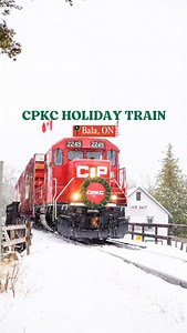 The holiday season is in full swing in Muskoka! 🎄🎅 This weekend, the CPKC Holiday Train rolled through the region with a magical stop in MacTier and the festive fun continues all month. Video by @8macker 🎄 Holiday Events This Weekend: • Bracebridge Santa Claus Parade @downtownbracebridge • Port Severn Tree Lighting @segbaychamber • Port Severn & Honey Harbour Holiday Parade • Santa Visits & Sleigh Rides at @backofbeyondequine • Baysville Santa Claus Parade • Forest of Light officially open at