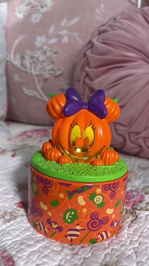 Get your Halloween glow on with Minnie Mouse in tow! Start your spooky season right—decorate and delight with this Disney Minnie Mouse Light Up Jack-O-Lantern Candle that’s frightfully fun! vc: @snugzmeow #charmedaroma #jewelrycandle #disney #minniemouse #halloween #summerween #spookyszn