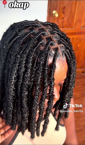 Création de Butterfly Locs à Okap