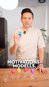 Jeder sagt, ich brauche „mehr Motivation“ – aber treibst du deine Ziele mit der richtigen Motivation an? 🧠 ✨ MOTIVATION VERSTEHEN: 🪨 Äußere Motivation: „Ich ernähre mich gesund & bewege mich, um Komplimente oder Bestätigung zu bekommen.“ 🪨 Erzwungene Motivation: „Ich esse gesund & trainiere, weil ich das Gefühl habe, es muss tun – oder um Schuldgefühle zu vermeiden.“ ⛏️ Selbstbestimmte Motivation: „Ich liebe es nicht immer, mich zu bewegen & gesund zu essen – aber ich weiß, dass es mir guttut