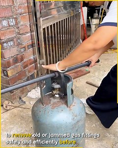 Old Cylinder Valve Removal Process. #GasWork #CylinderFix #SmartToolUse #ValveJob #HomeTask | Jogi Jokes