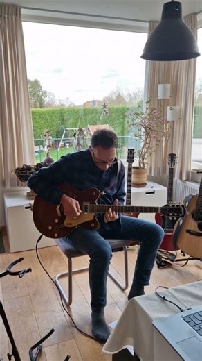 Playing along with the loop pedal, December 2023 (Schimmert)