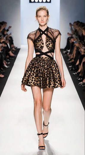 Unforgettable Model Ramp Walk Moments 2025 | Iconic Runway Fashion That Stole the Spotlight