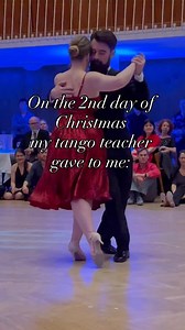 Our Tango Advent Calendar may be over but I’ve prepared a new treat for you: #m&m12daysofchristmas 🎁 Yesterday was the 1 day of Christmas and I shared my Nutcracker video. For the next 12 days, I’ll share sth for everyone, from steps, embrace tips, clothes, music… anything tango related and of course in the appropriate quantity for that day. So today you get our 2 types of close embrace: 1. The very parallel and symmetric one, we use for example for giros. It gives us the necessary freedom of m
