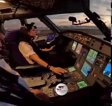 4.2M views · 89K reactions | ✈️ VivaAerobus Airbus A320 takeoff at Cancun | Just Planes | Facebook