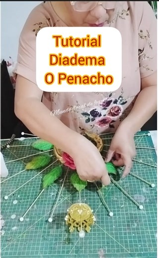 103K views · 1.8K reactions | Tutorial: Diadema o Penacho. Aprenderás el paso a paso, para elaborar este lindo penacho. Puedes Compartir, dale like y dejame un lindo comentario. Saludos y bendiciones . | Mundo floral de foami | Facebook