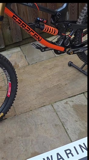 Saracen Myst Medium 27.5 Carbon fibre £1795 contact us on Facebook or Instagram @mainwaringsmtb #MTB #mountainbikes #extremesport #orange #trek