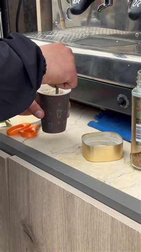 How to stir coffee with hands #shortvideo