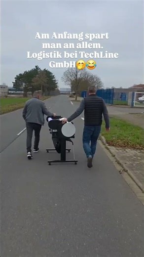 Teamwork bei TechLine. Start-up Logistik. 😄