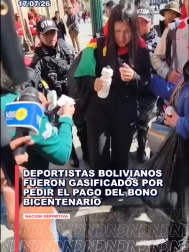 ⚽Ganaron medallas para el país y el Gobierno mandó a reprmirlos🇧🇴⚠️ 🇧🇴Efectivos de la policía intervinieron y gasificaron a atletas nacionales que se manifestaban pacíficamente en las puertas del Palacio de Gobierno. 🏛️ Los deportistas exigen el cumplimiento del pago correspondiente al bono Bicentenario, además de solicitar una audiencia formal con el primer mandatario Rodrigo Paz, quien no los atendió, pero mandó a la fuerza pública a interrumpir su protesta. Ellos ganaron varias medallas 