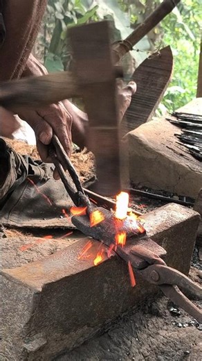 Forge welded bar shoes#BLACKSMITHEONFIRE02 #blacksmith #forge #farrier #horseshoe