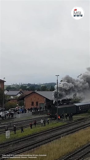100 Jahre Legende auf Schienen Seit einem Jahrhundert steht die Baureihe 01 für Kraft, Eleganz und Eisenbahngeschichte pur. Jetzt feiern wir dieses Jubiläum gemeinsam mit euch! Taucht im Video in die Faszination der legendären Schnellzuglok ein und erlebt, warum sie bis heute das Herz vieler Modellbahner höherschlagen lässt. 💥Jubiläumsaktion: Beim Kauf einer Baureihe 01 erhaltet ihr einen 5-Euro-Gutschein für euren nächsten Einkauf. Der Gutschein wird euch per E-Mail zugeschickt. ❗Gültig bis zu