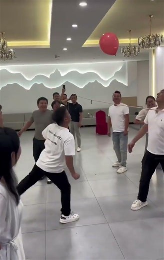 Balloon Volleyball: The Ultimate "Heads Only" Challenge!