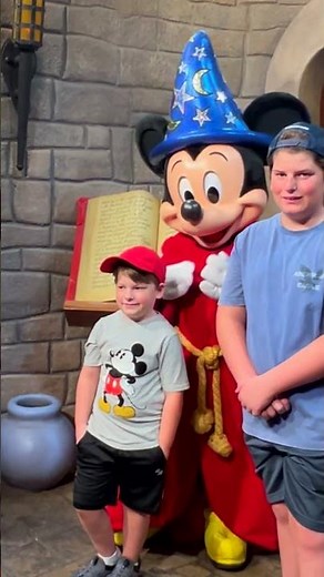 Meeting Sorcerer Mickey Mouse & Minnie Mouse Meet & Greet on The Red Carpet at Disney World