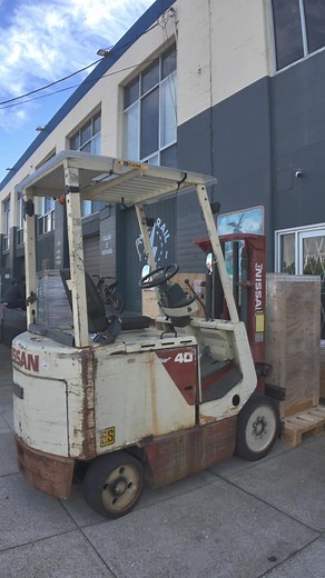 With a powerful Qualcomm Snapdragon SoC, an AI accelerator, and Particle’s edge-to-cloud IoT infrastructure, Tachyon is a new credit card-sized computer that enables you to add a bit more intelligence to anything and monitor it from anywhere... even forklifts in a city alley. Pre-order yours now on Kickstarter and join us in building the future of IoT together… #particle #particleiot #singleboardcomputer #singleboardcomputing #raspberrypi #raspberrypi5 #qualcomm #snapdragon #internetofthings #io