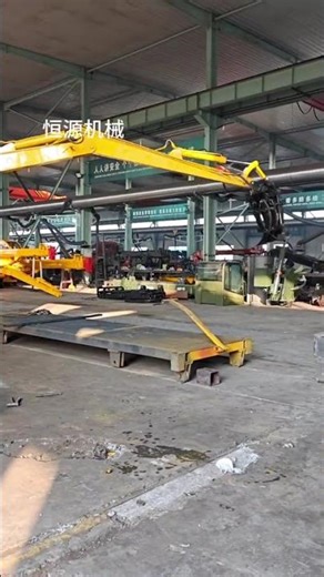 Robotic arm vehicle-mounted rotating wood grabber