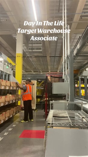 Jaee Monique ✨ (@jaeeovo21)’s video of target warehouse worker