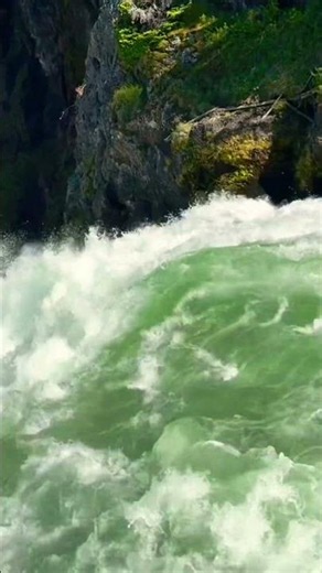 Yellowstone - Brink of the Upper Fall point