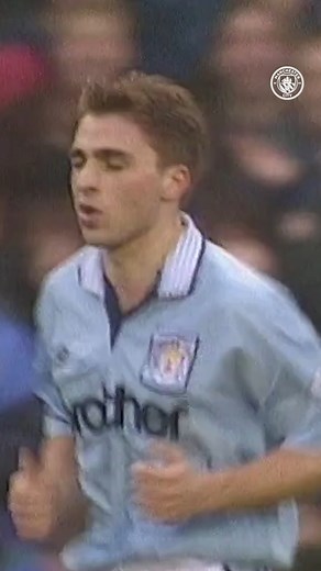 On this day in 1996, Georgi Kinkladze scored this incredible goal against Southampton! ✨ | Manchester City
