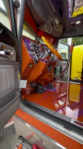 peterbilt 389 custom interior
