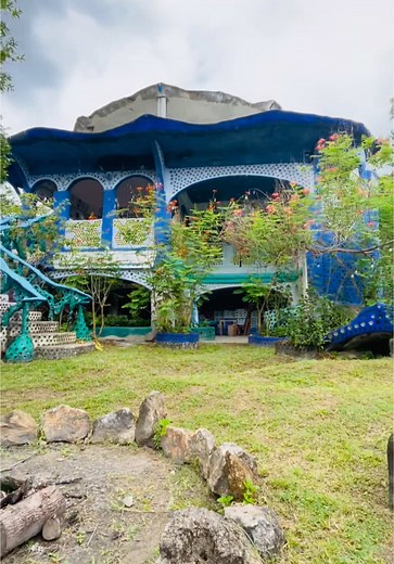 What we use or trash for! #recycle #nomoreplastic #belize #junglelife #reuse #earthship #plasticbottle #glass #glassbottle #glassart #art #maya #jungleliving #getaway #escapetheratrace