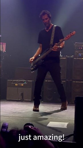Just Amazing! The rockstar Keanu Reeves, thanks for the band ‪@DogstarBand‬