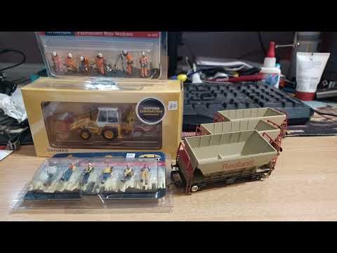 TOY FAIR FINDS, Scenecraft Buliding, Signals and HO stock