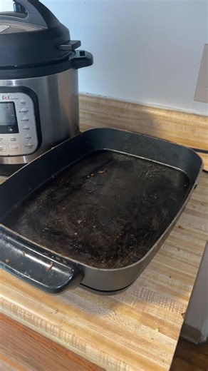 I always understood the concept of clean as you cook, but however, it happened. I was always trying to get it done like I was trying to finish. Serve the hot food. Make sure it taste good all this and whatever mean time in between time I'd never felt like I had time to wipe the counter or sweep the floor wash them couple dishes like I and I was seeing people that knew how to do that in the kitchen and I was just like I literally couldn't understand the difference and honestly I'm not sure if I d