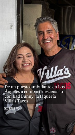 EL PAÍS on Instagram: "Fueron solo seis segundos, pero suficientes para hacer historia. El domingo, durante el espectáculo de medio tiempo de Bad Bunny en el Super Bowl LX, la taquería Villa’s Tacos del barrio de Highland Park, al noreste de Los Ángeles, tuvo un cameo. El lunes, la fila en el lugar duraba hasta una hora. Se expandía por los comercios vecinos, como un par de peluquerías (tanto humanas como caninas). Los noticieros locales desplegaban sus camiones para ver al cocinero estrella de
