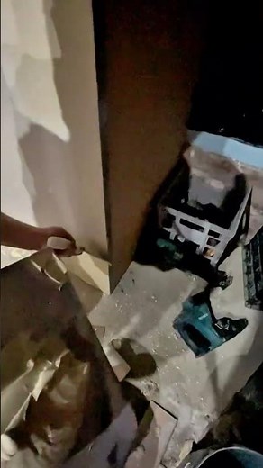 Interior Finishing Work Applying Spackle to Smooth Drywall and Prepare for Paint