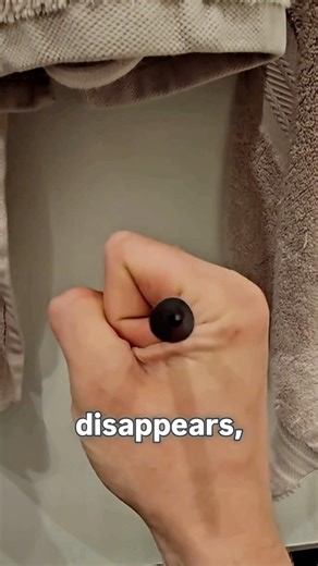 This Trick Breaks Your Depth Perception