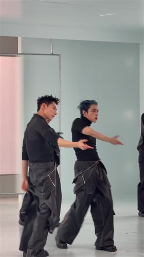 Shooting stars in a row #WayV #威神V #白色定格 #WayV_EternalWhite