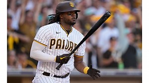 Reports: Cleveland Guardians sign former All-Star 1B Josh Bell to 2-year deal