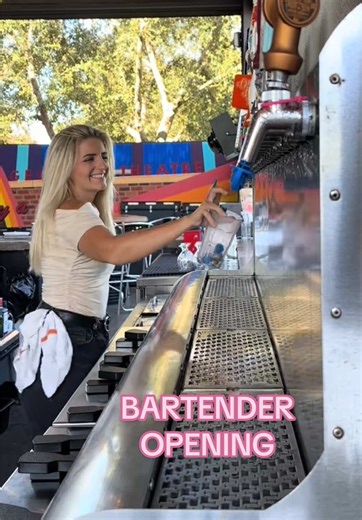 Bartender Opening Techniques for a Perfect Pour