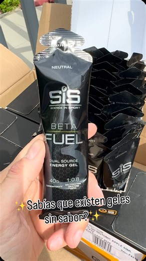 “¿Sabías que existen geles energéticos sin sabor? 🧠⚡ No es una moda, es ciencia y experiencia en carrera. Muchos deportistas desarrollan fatiga sensorial cuando consumen geles muy dulces durante entrenamientos largos o competencias. Los geles sin sabor aportan carbohidratos de rápida absorción sin estimular en exceso el paladar, ayudando a una mejor tolerancia gastrointestinal. Son ideales para combinarlos con agua, sales o bebidas isotónicas, y para quienes priorizan rendimiento, control y con