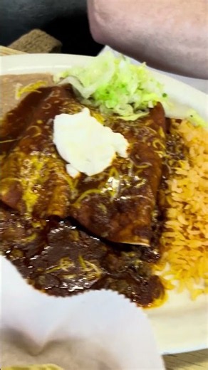 Quick Bite: Las Lupitas #quickbites #mexicanfood #foodie #livelife365 #enchaladas #laslupitas