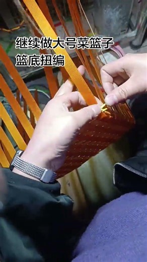 Keep weaving the large vegetable basket twist the bottom of the basket #Hand-woven#Manual