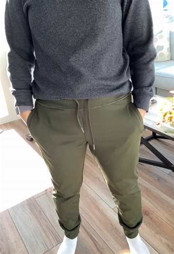 Winter runs just got warmer and safer with these game-changing joggers! Fleece-lined winter warriors with water-resistant fabric that laughs at light rain. Zip-secure pockets keep essentials safe during workouts, while the sculpting high-waist design stays put during squats or sprints. Stretchy spandex moves with you, adjustable waist ensures that perfect athletic fit. Tap 'Shop Now' to upgrade your winter workouts with confidence-boosting comfort! #FleeceLinedJoggers #WinterWear #CozyOutfits #W
