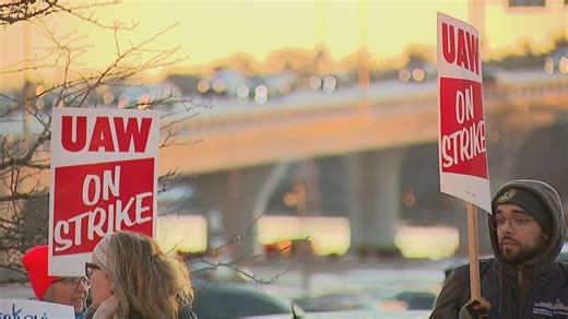 Bath Iron Works sends revised offer to striking union workers