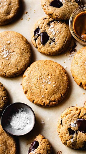 Alanna Taylor-Tobin | Did you know you can make thick, chewy peanut butter cookies using almond flour and tapioca flour? All you need is a bowl and a spoon to... | Instagram