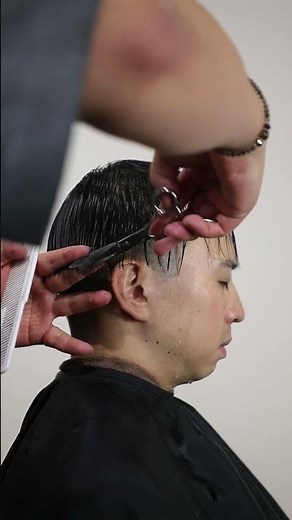 職場でも好印象。誰にでも取り入れやすいシンプルなヘアスタイル。#メンズカット#メンズヘア#フェードカット#ローフェード#短髪