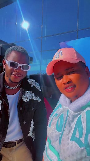 Stylish Outdoor Fashion Looks for Modern Settings