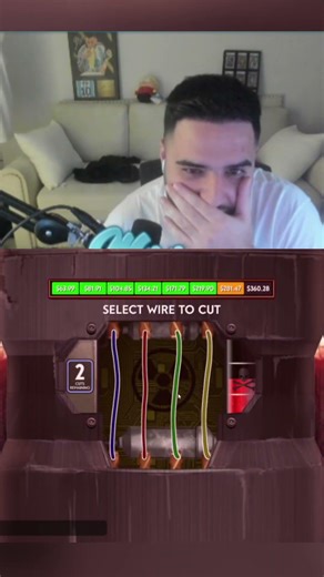 professional bomb defuser know which wire to pick ✂️