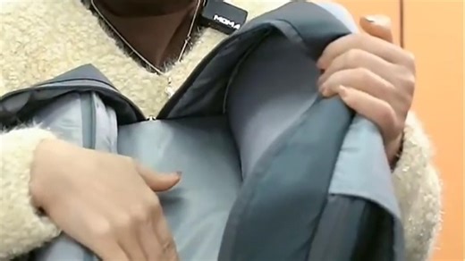 CWATCUN休闲双肩包，轻便耐磨面料，多层分隔设计，轻松收纳日常用品，通勤旅行两相宜，提升效率不乱塞。