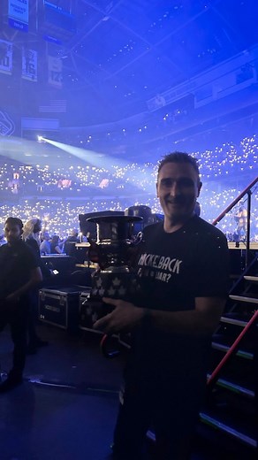 HEYYYY HEYYYY I WANNA BE A ROCKSTAR 🤘🎸 Head coach Vanni Sartini & the #CanChamp Voyageurs Cup 🏆 joined Canadian legends @nickelback on stage to sing Rockstar on Wednesday night 🎤🍁 #VWFC | Vancouver Whitecaps FC
