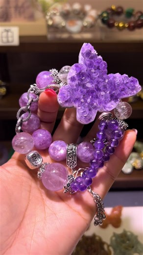 Oh my God, orange Xiu jade butterflies so pretty 🤩 😍##crystals##crystalbracelets##fyp##🦋##goodvibes💕