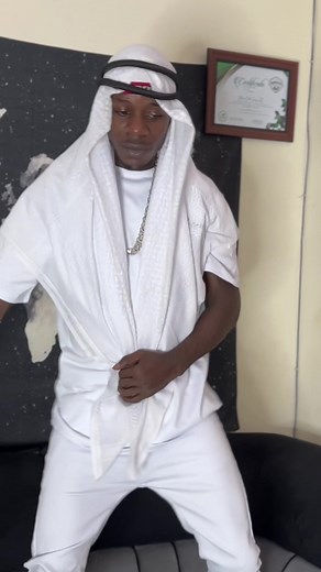 Akapande Kalaga Ki: Exploring Alien Skin in Fangone Forest