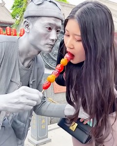 Living statues like you've never seen before! 😲 | Lilyon