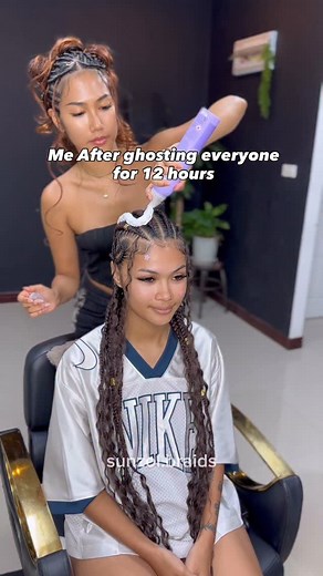 sunzol braids pattaya ถักเปียพัทยา on Instagram: "Im just spending time with my gorgeous clients✨ My client cracking her back at the end of the video is so accurate 😭😂 Dm for booking Call : 0856005309 จองคิว/สอบถาม line : @909erolb https://lin.ee/qnQe7AR 📍Location: Thailand 🇹🇭 , Pattaya city (2 hours away from BKK) จองคิวเท่านั้นนะคะ ร้านเป็นสตูดิโอส่วนตัว ตั้งอยู่ที่พัทยาใต้ สุขุมวิท46/3 #hairtransformations #braidhairstyles #hairtransition #ถักเปียพัทยา #trenzas #trenza #trenzastyle #boho